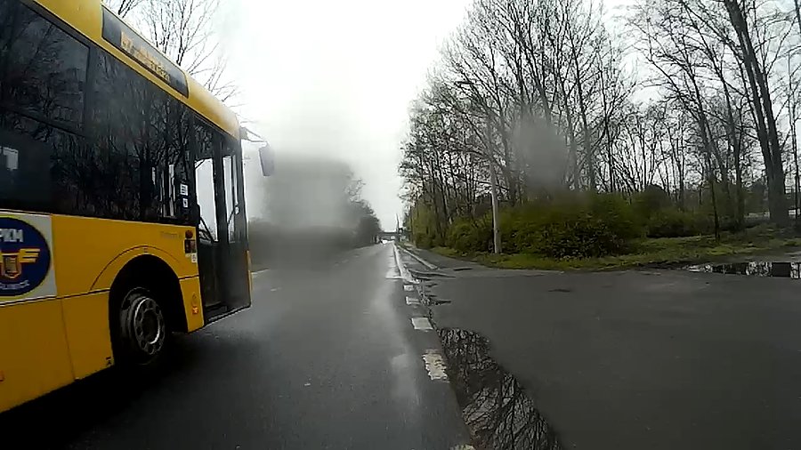 Jakieś 2 km do firmy, 197 właśnie mnie wyprzedza ;)