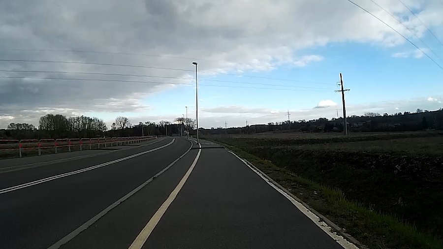 Niebo w połowie zachmurzone