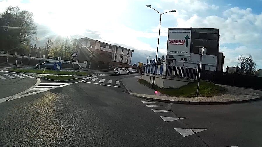 Słońce dość ładnie świeci, szkoda, że nie grzeje