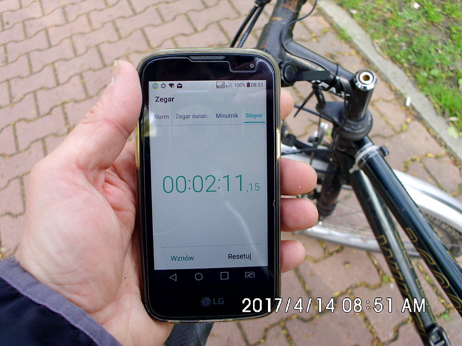 2 minuty i 11 sekund przewagi nad tramwajem