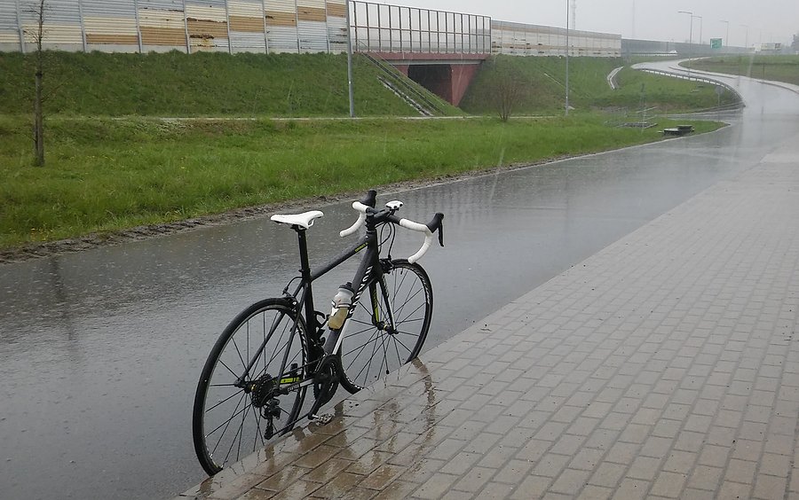 Fotka na pamiątkę typu "pierwszy raz szosówką w deszczu i gradobiciu" :)