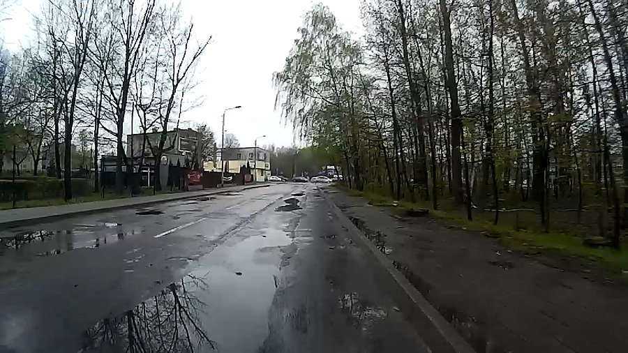 Mokre drogi po niedawnych opadach