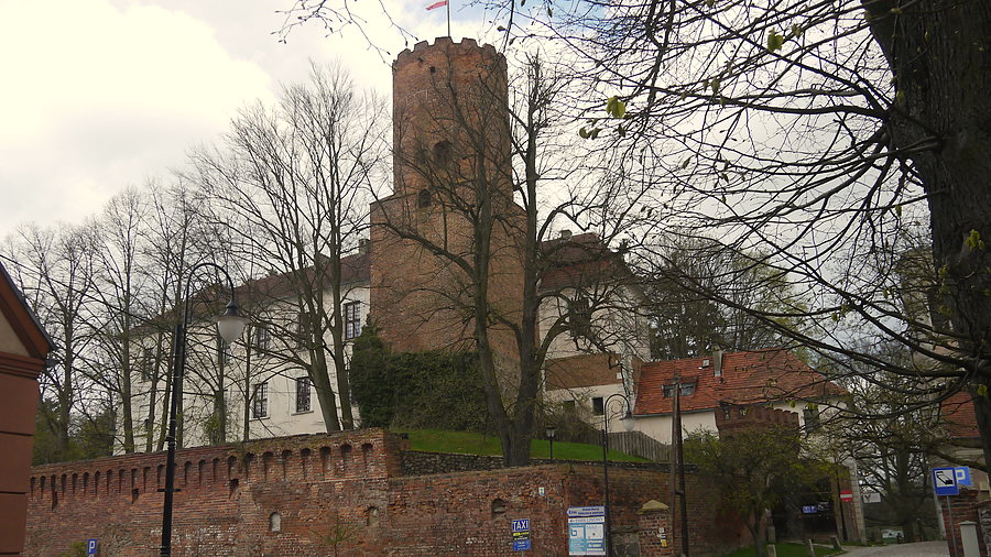 Łagów - zamek, widok od Bramy Polskiej
