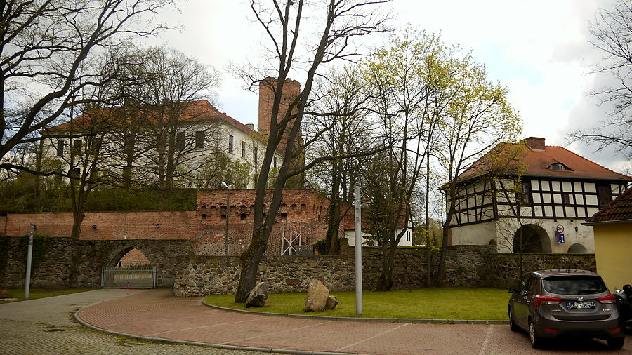 Łagów - widok na zamek i Bramę Marchijską