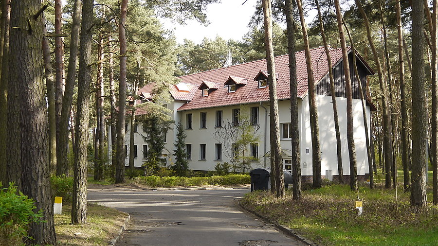 Cibórz - dawny budynek koszarowy