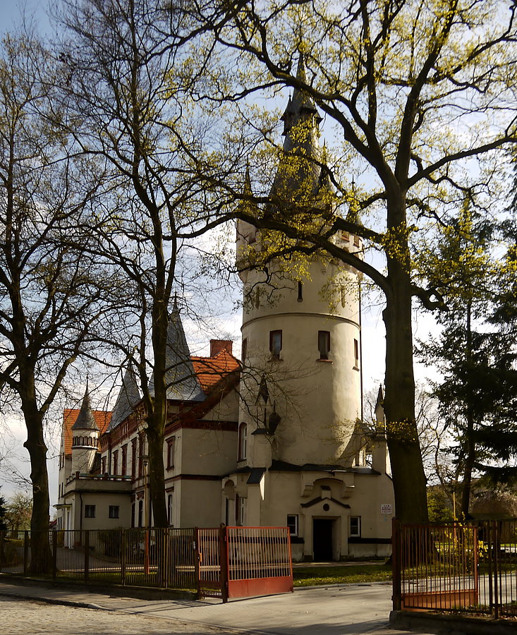 Toporów - wieża pałacowa