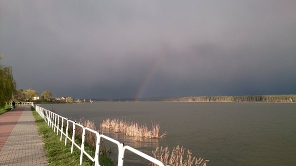 W oddali tęcza