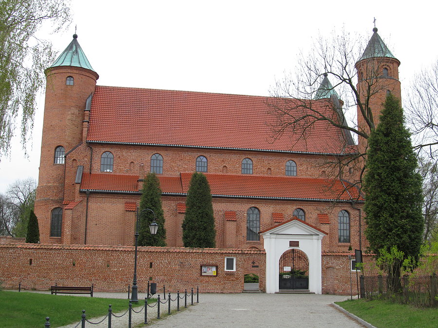 Brochów - kościół św.Rocha i Jana Chrzciciela zbudowany w latach 1551-1561
