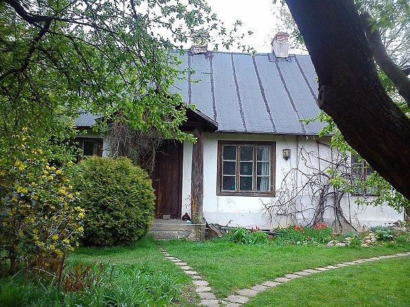 Drewniany dworek z 1850 roku - Sadyba, ulica Jodłowa