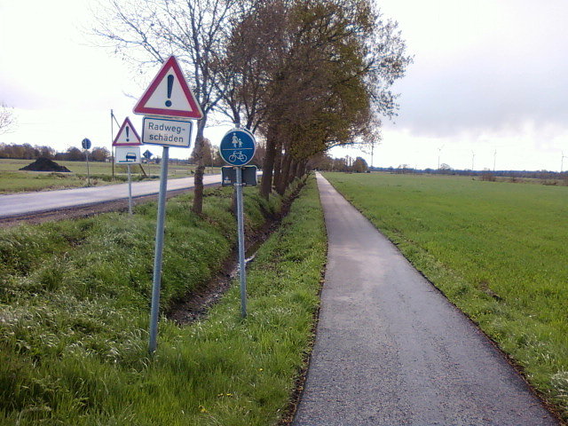 Wyremontowany ciąg pieszo-rowerowy
