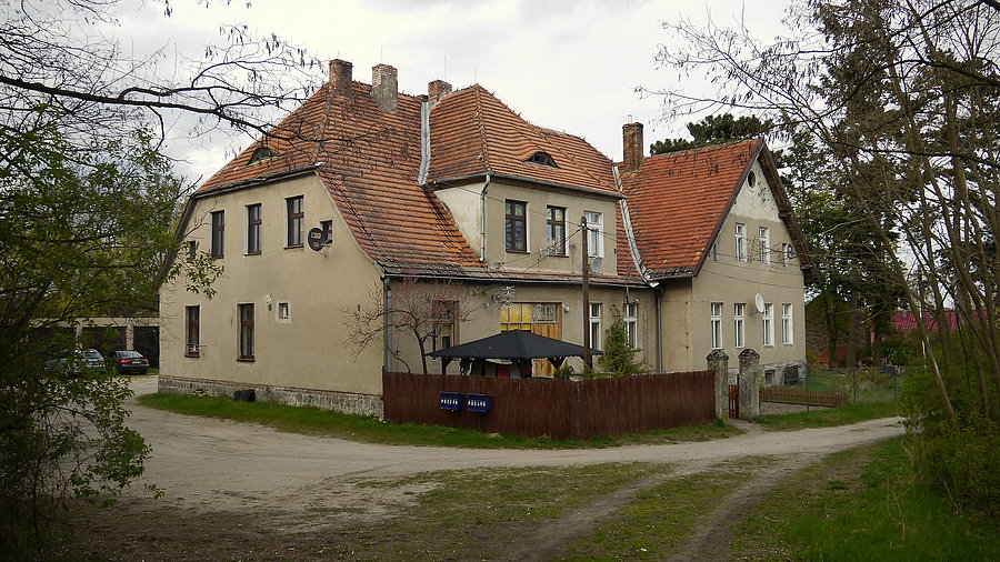 Krobielewko - dawna leśniczówka, istnieją domniemania że pierwotnie był to dworek