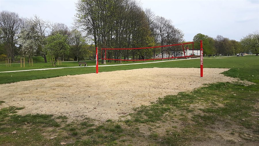 Siatkówka plażowa na Polu Mokotowskim