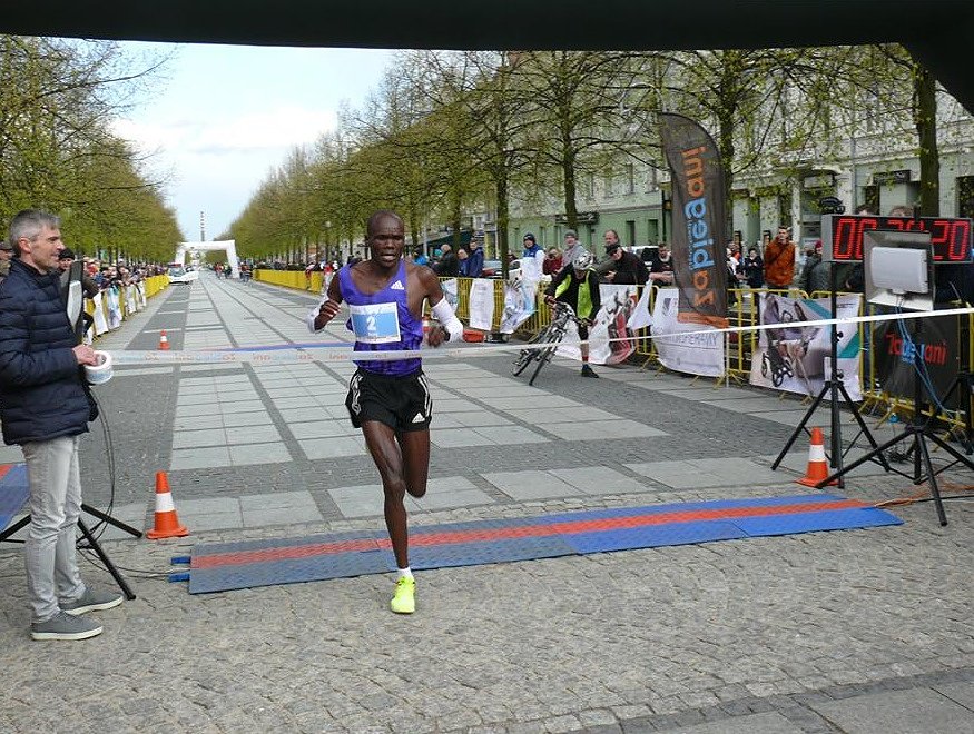 9 Bieg Częstochowski - Kenijczyk Kemboi Henry zwycięża