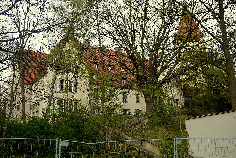 Lubniewicki nowy zamek - teraz tylko przez płot