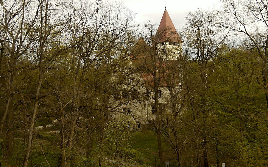 Lubniewicki nowy zamek - z ośrodka wypoczynkowego