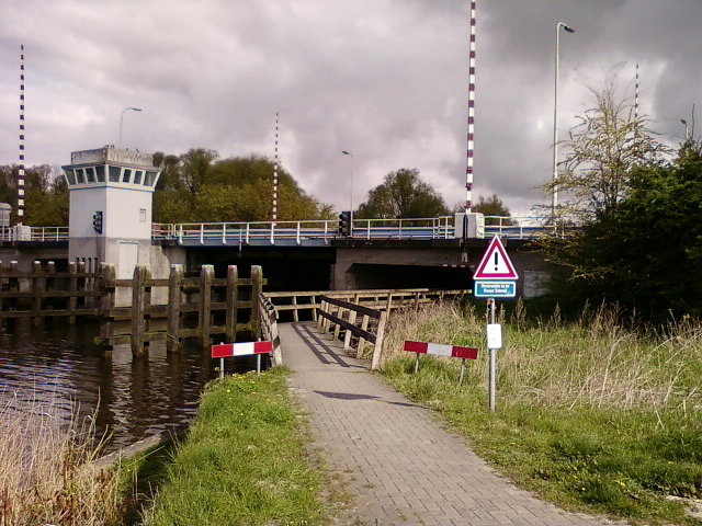 Kładka pod autostradą