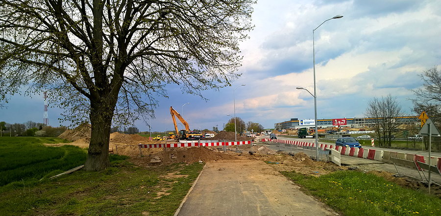 Intensywne prace drogowe pod Kołbaskowem z trudem można przejechać na rowerze