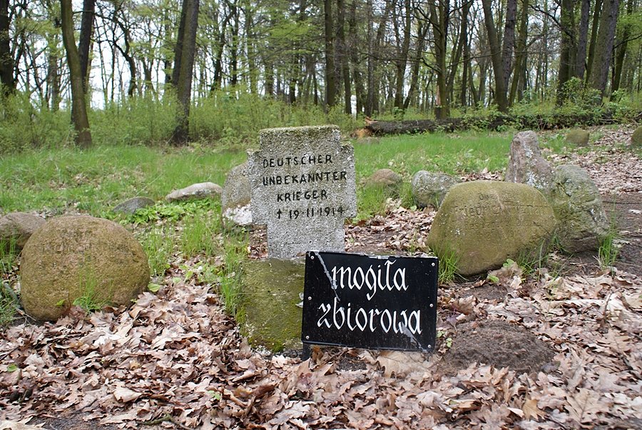 Są także zbiorowe mogiły - Stara Gadka