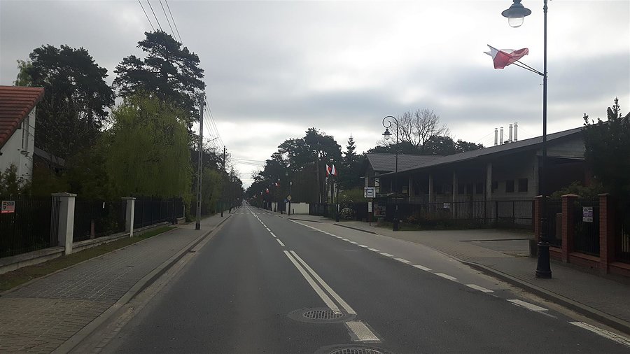 Ulica Długa w Konstancinie. Jutro 1 maja