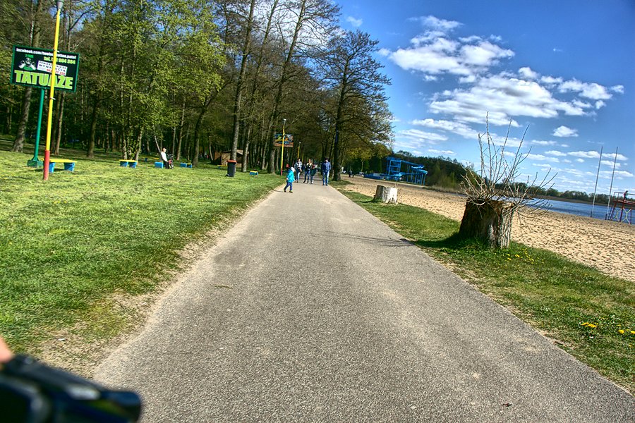 Przejazd promenadą nad Miedwiem
