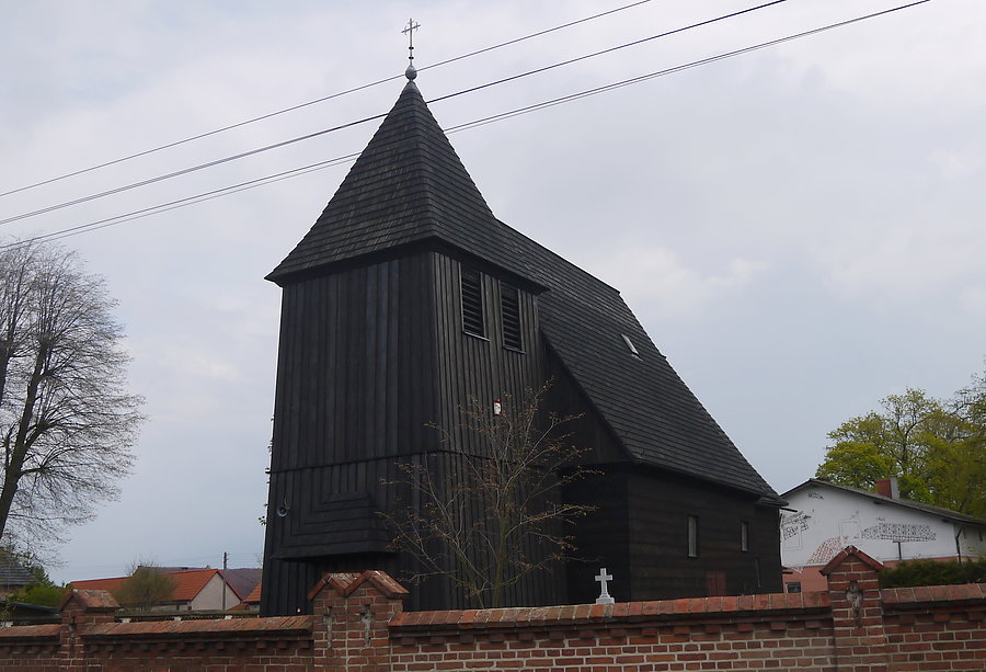 Średniowieczny drewniany kościół w Kosieczynie