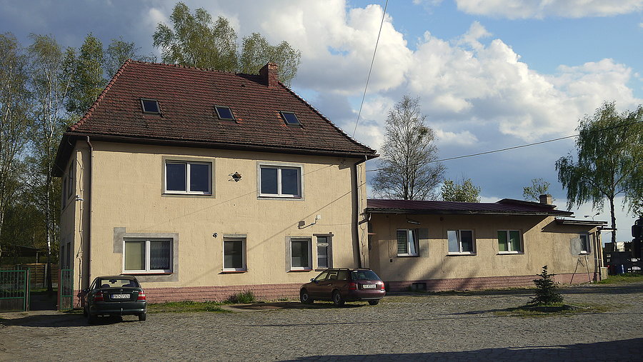 Budynek międzywojennej stacji w niemieckiej części Trzciela