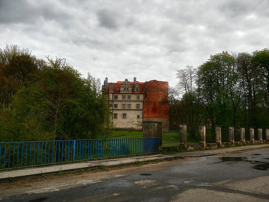 Zamek w Pęzinie