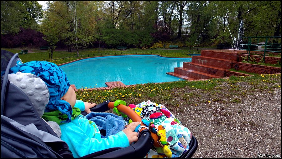 Park Kaskada. Fontanna działa i uspokaja młodzież :D