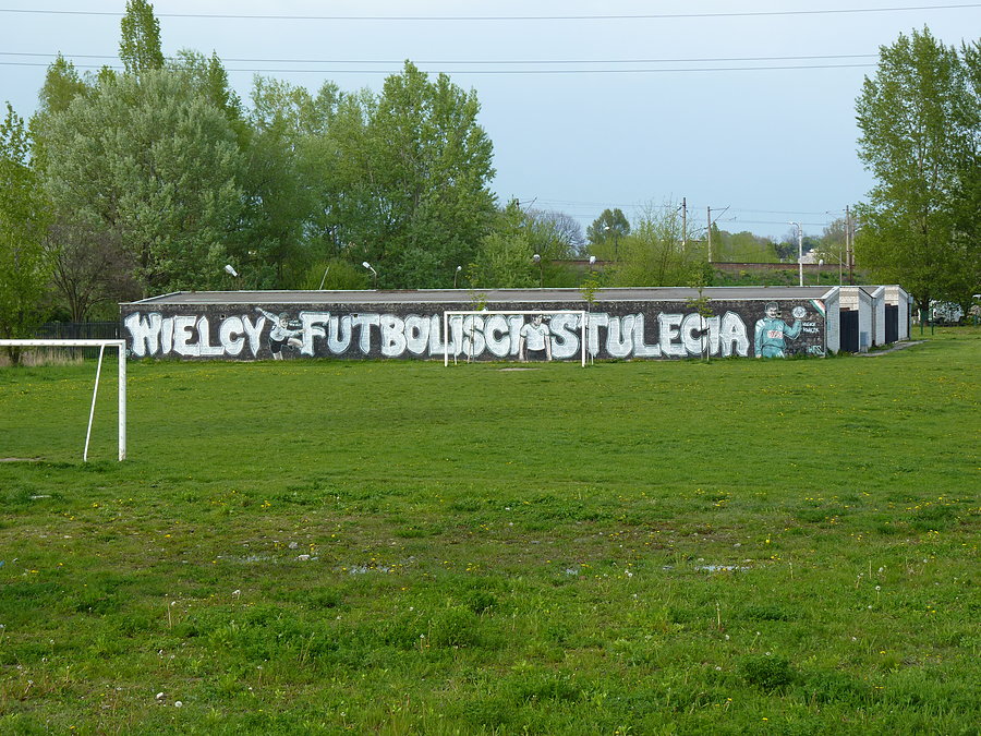 Przy wiadukcie przed Factory