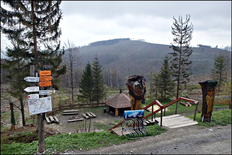 Przed schroniskiem