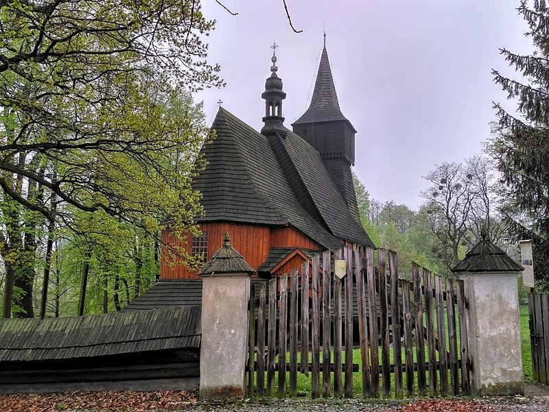 Drewniany kościółek św. Andrzeja w Osieku