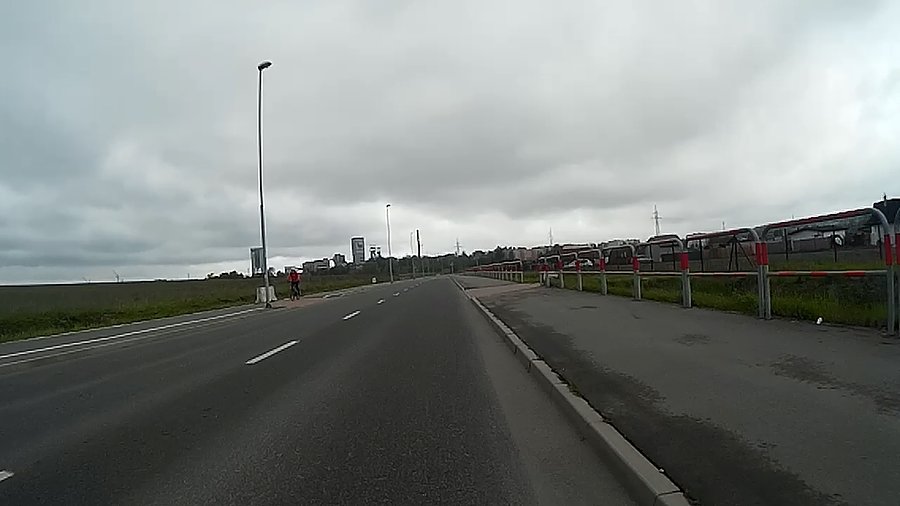 Wiszące na niebie ciemne chmury