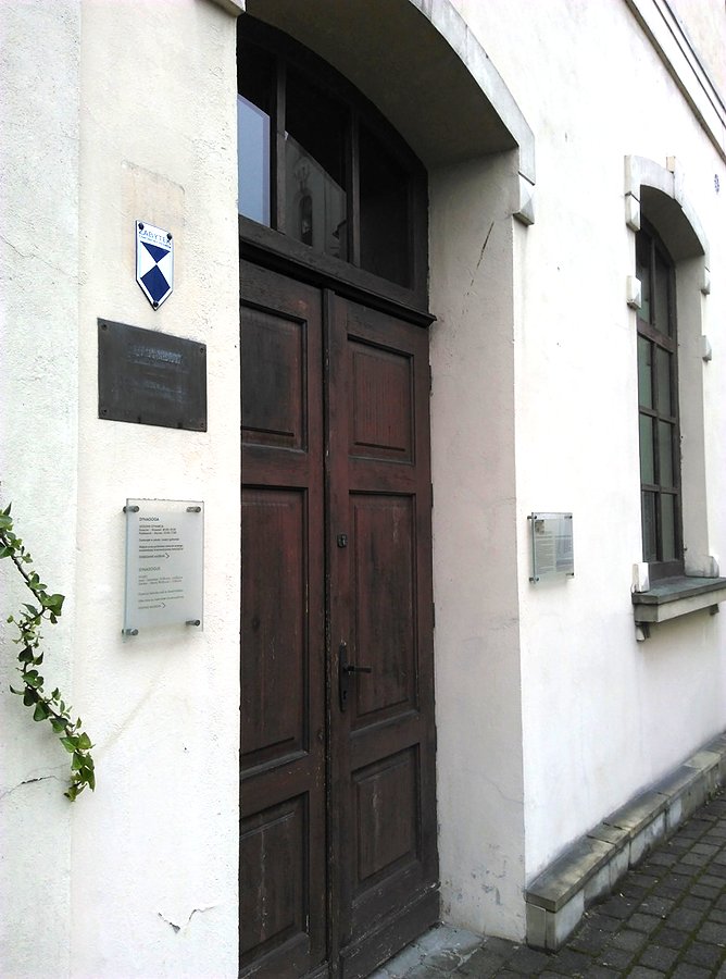Wejście do Synagogi