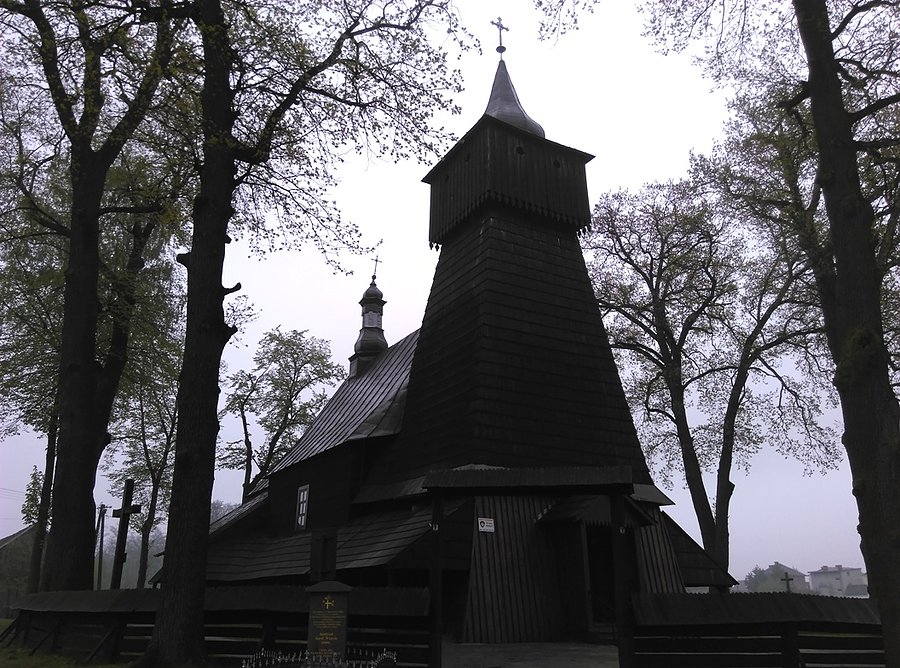 Drewniany kościół św. Bartłomieja z XVI w. w Porębie Wielkiej