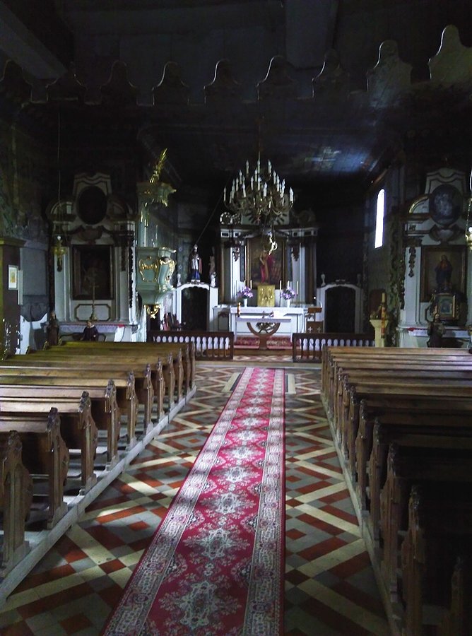 Wnętrze kościoła grojeckiego