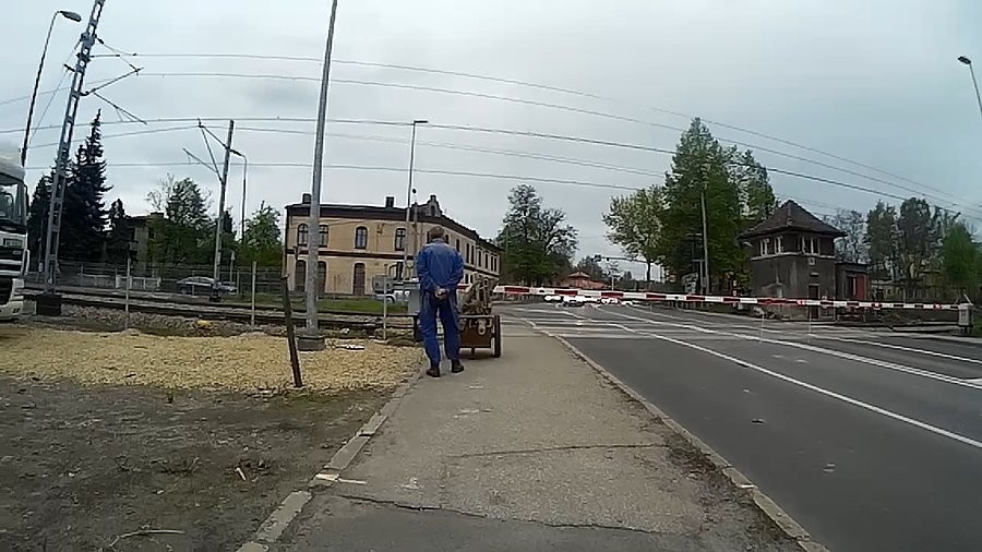 Zamknięty przejazd kolejowy