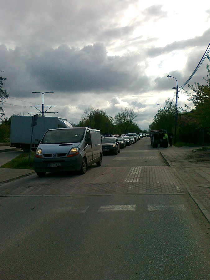 Poranek w Warszawie. Ulica Dywizjonu 303