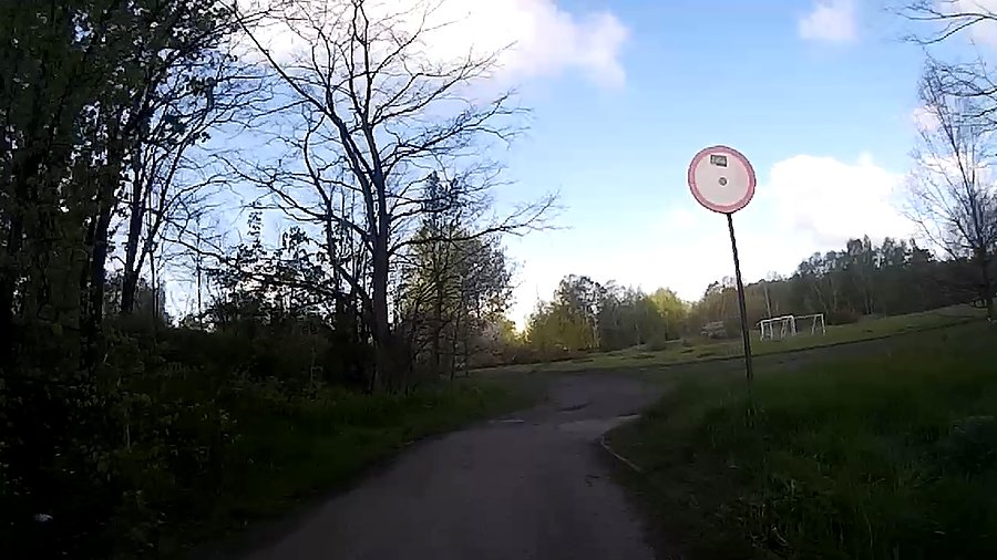 Wjazd na boisko kolejarza