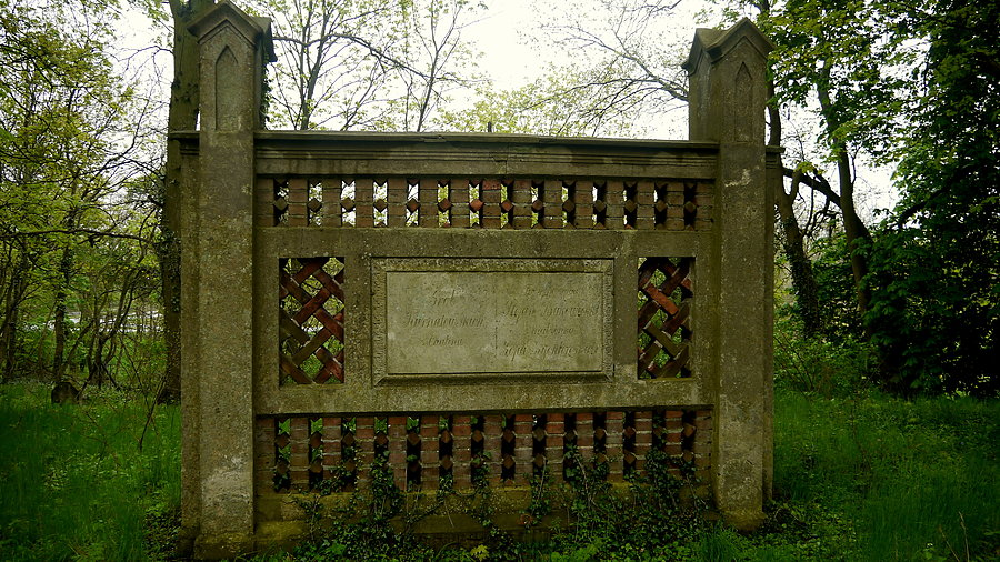 Groby familii Kurnatowskich z Chalina