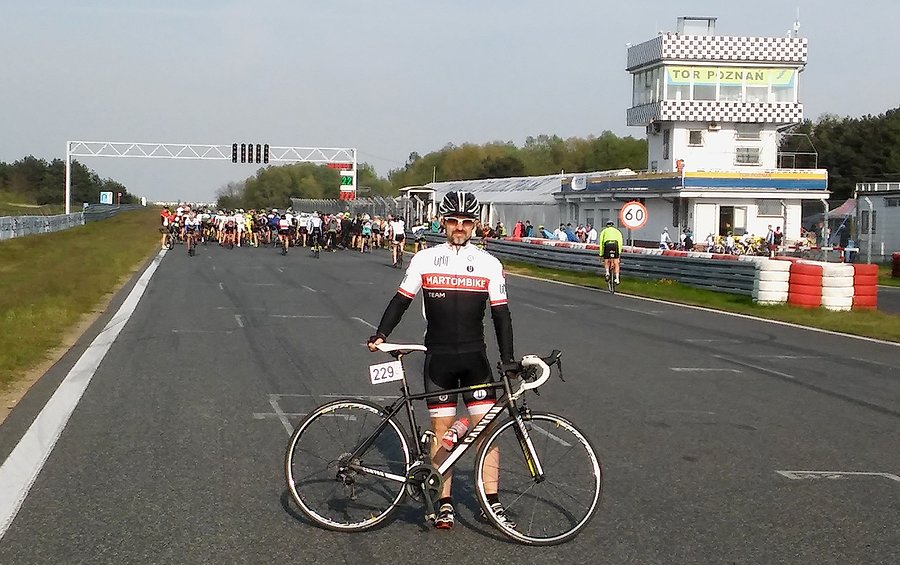 Stwierdzam że szosowanie na torze wyścigowym jest spoko, ale wolę MTB :)