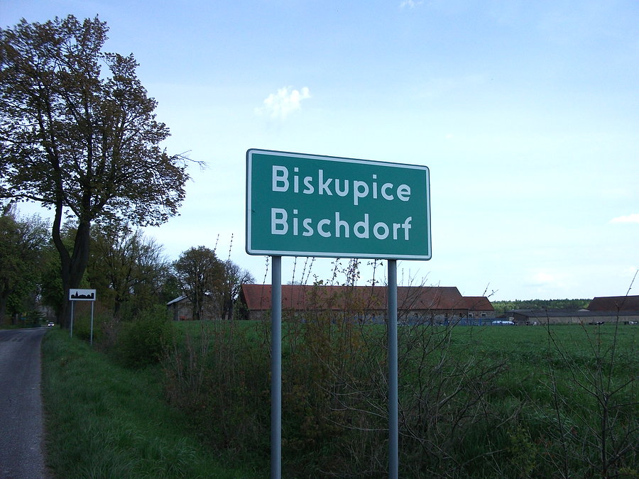 Dwujęzyczne nazwy