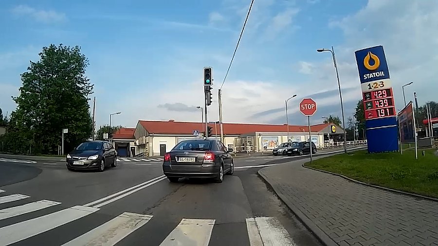 Gaz cały czas w dół