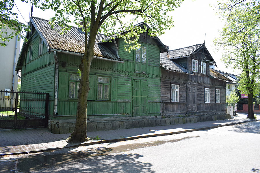 Drewniane chałupy w Tłuszczu