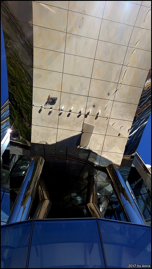 Warsaw Spire. Odbicie w suficie :D