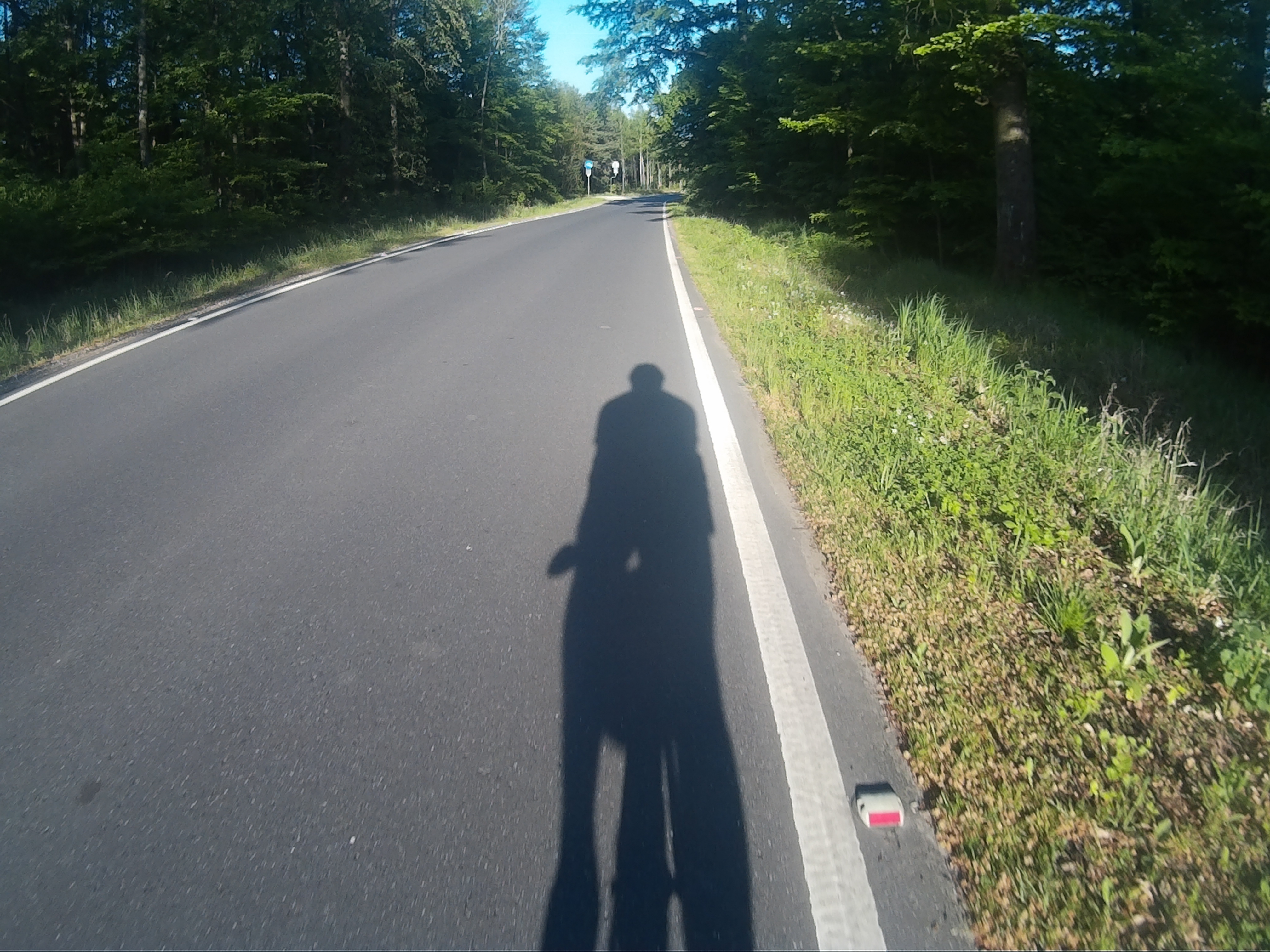 A słońce nadal pali a wiatr nadal wieje w twarz