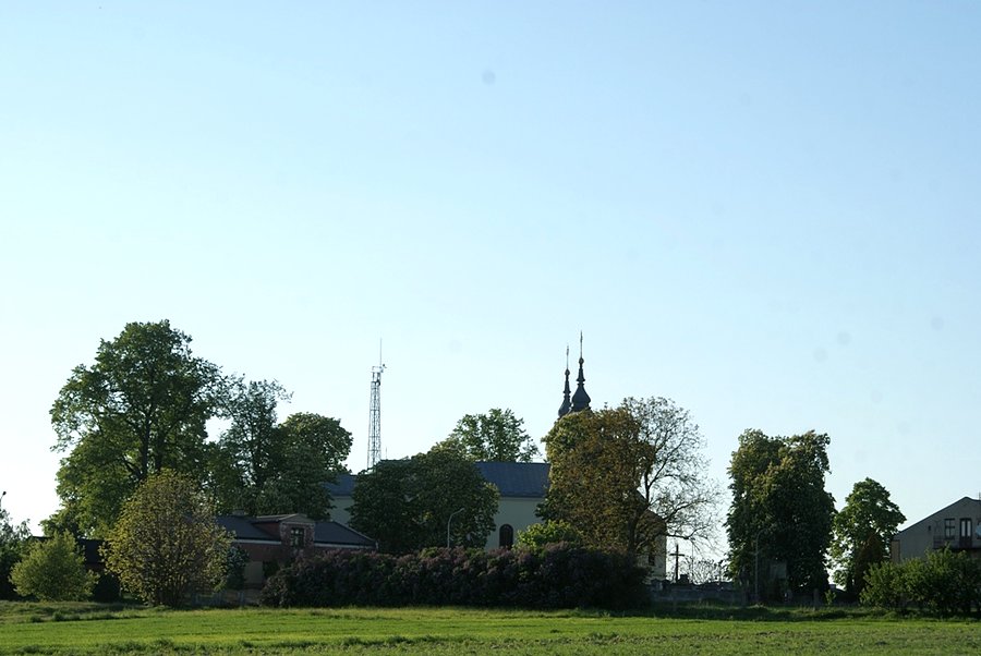 Parafia chorzęcińska - widok z pola