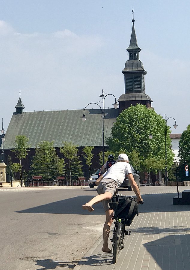 Boso też można pomykać na rowerze