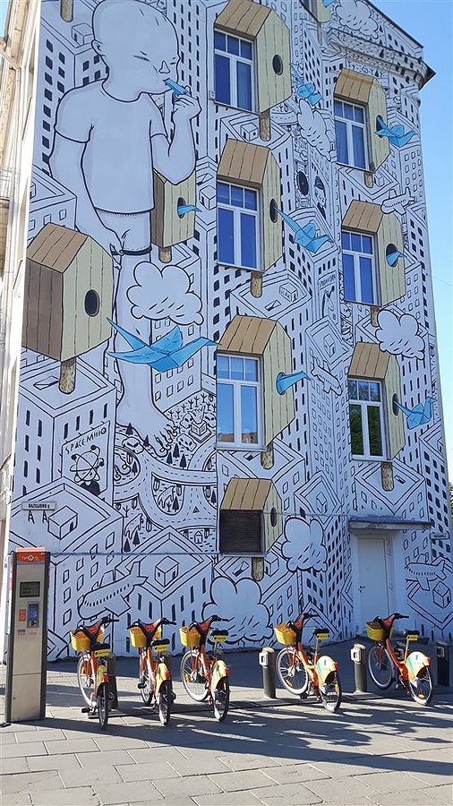 Rower miejski i mural w Wilnie