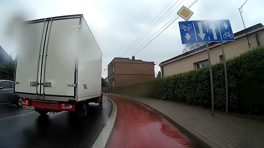 Debil prowadził ten samochód