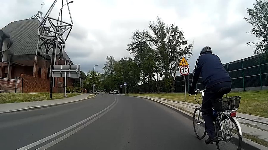 Rowerzyści na drogach